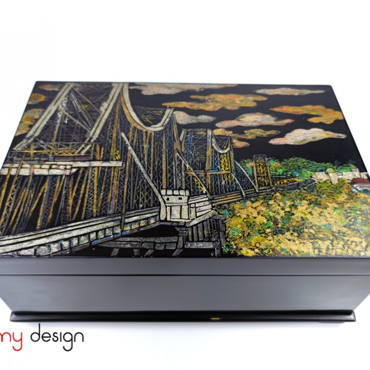 Black rectangular lacquer box engraved with the Long Bien bridge 21,5*32 cm